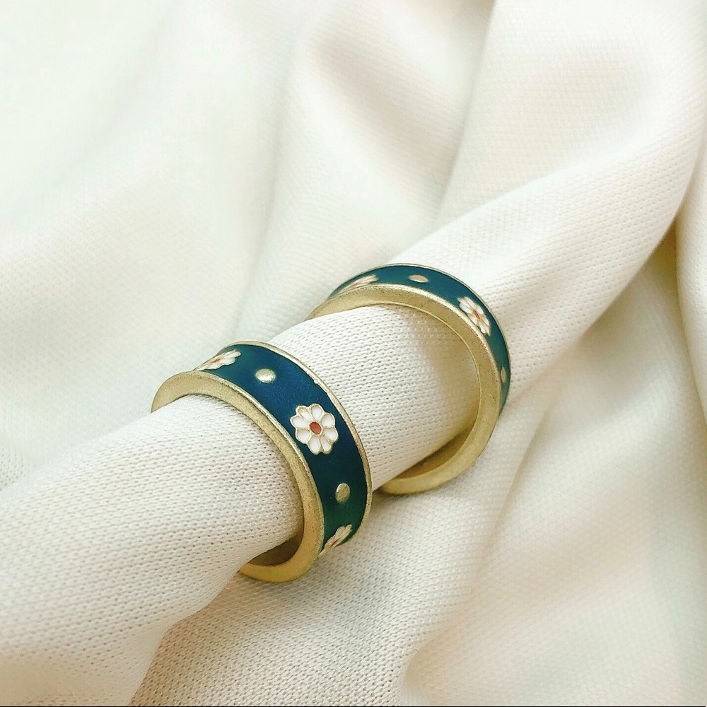 Daisy Flower Enamel Geometric Stud Earring